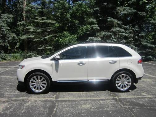 Confidential White 2015 Lincoln MKX Base