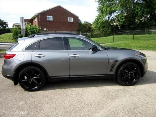 2017 INFINITI QX70 Base