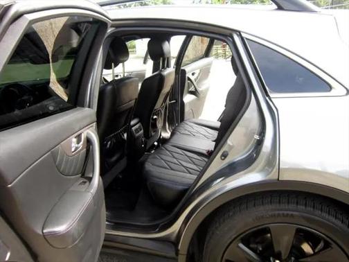 2017 INFINITI QX70 Base