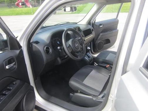 Silver 2014 Jeep Patriot Sport
