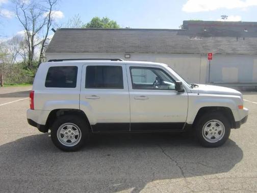 Silver 2014 Jeep Patriot Sport