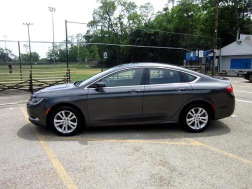 2016 Chrysler 200 Limited