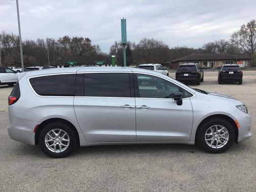 2026 Chrysler Voyager LX