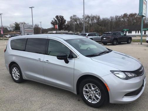 2026 Chrysler Voyager LX
