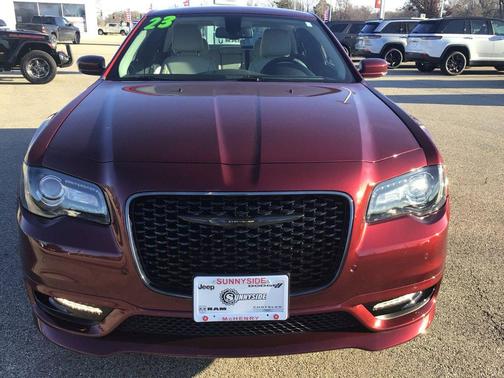 2023 Chrysler 300 Touring