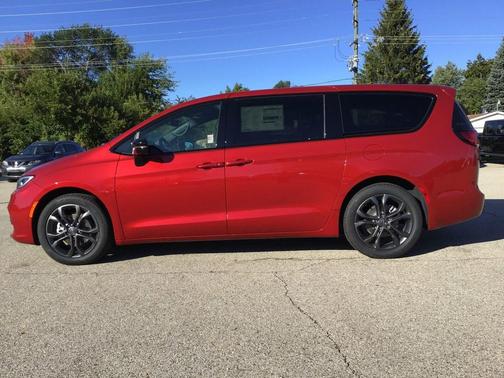 2026 Chrysler Pacifica L