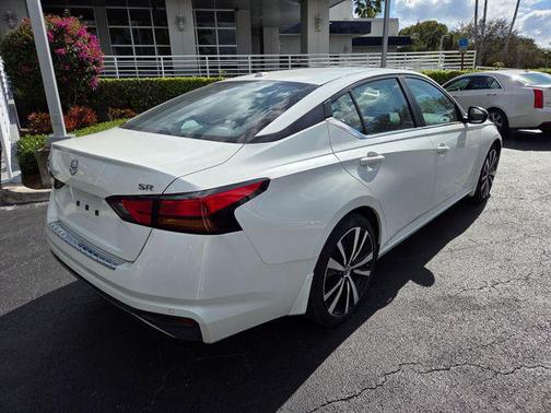 2022 Nissan Altima SR FWD