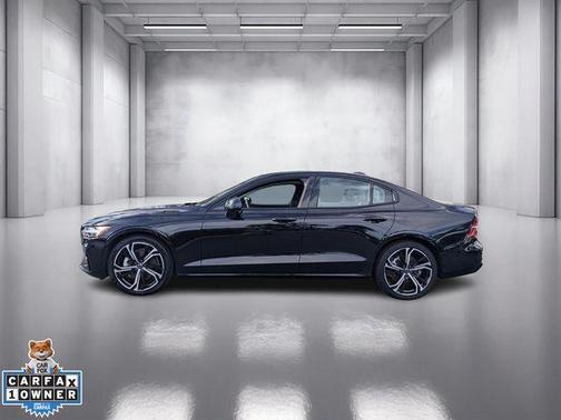 2024 Volvo S60 B5 Plus Dark Theme