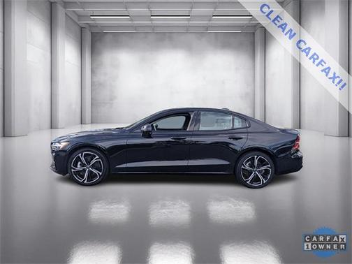 2024 Volvo S60 B5 Plus Dark Theme