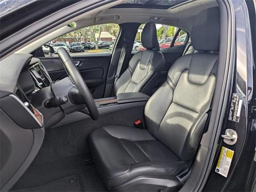 2024 Volvo S60 B5 Plus Dark Theme