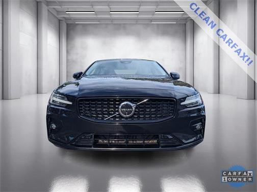 2024 Volvo S60 B5 Plus Dark Theme