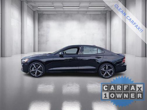 2024 Volvo S60 B5 Plus Dark Theme
