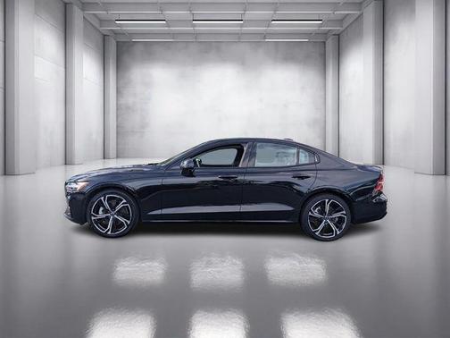 2024 Volvo S60 B5 Plus Dark Theme
