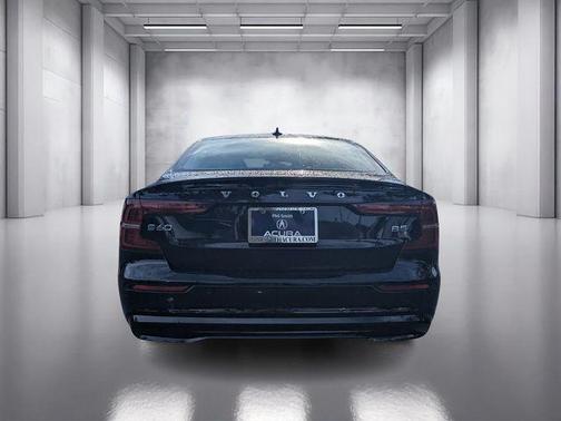 2024 Volvo S60 B5 Plus Dark Theme