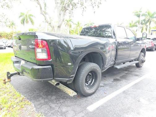2022 RAM 3500 Big Horn Crew Cab 4x4 8' Box