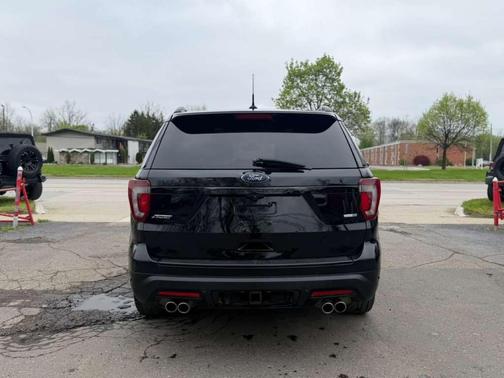 Black 2018 Ford Explorer sport