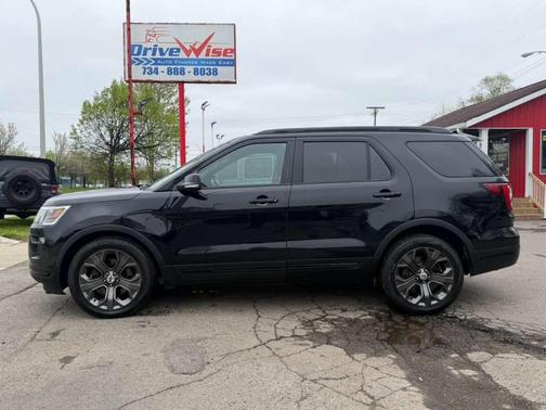 Black 2018 Ford Explorer sport