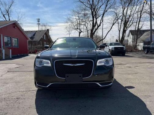2016 Chrysler 300 Limited