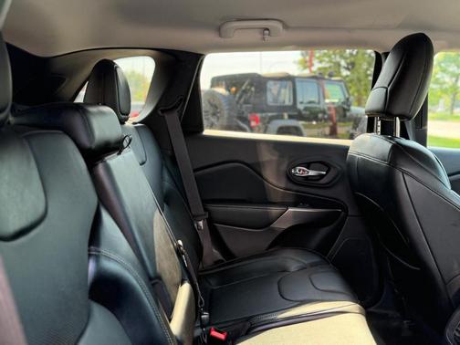 Gray 2020 Jeep Cherokee Limited 4WD