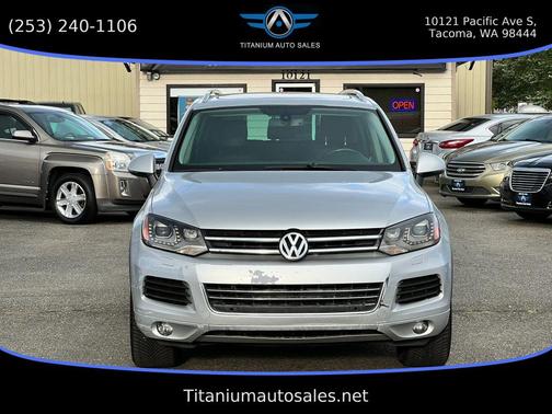 Cool Silver Metallic 2013 Volkswagen Touareg VR6 Lux