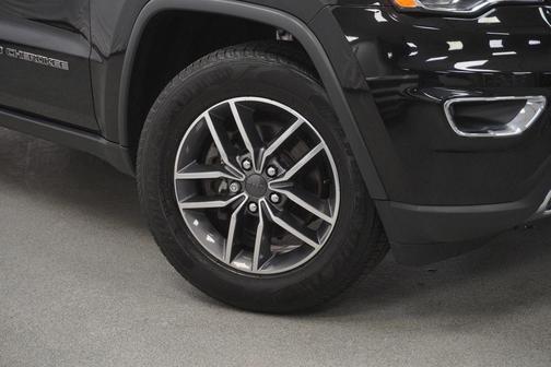 Diamond Black Crystal Pearlcoat 2020 Jeep Grand Cherokee Limited