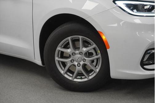 2025 Chrysler Pacifica L