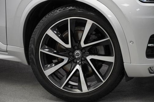 2019 Volvo XC90 T6 Momentum