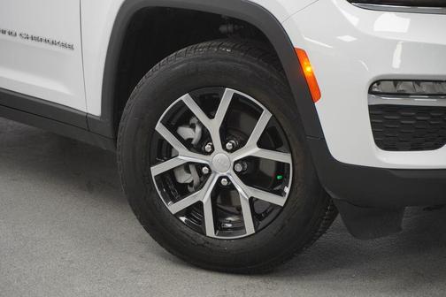 Bright White Clearcoat 2025 Jeep Grand Cherokee Limited