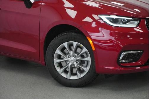 2025 Chrysler Pacifica L