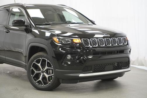 Diamond Black Crystal Pearlcoat 2026 Jeep Compass Limited