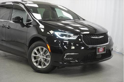 2025 Chrysler Pacifica L