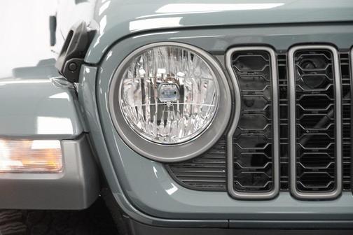 2025 Jeep Gladiator Nighthawk