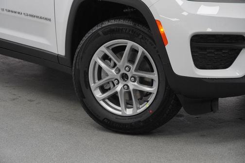 Bright White Clearcoat 2026 Jeep Grand Cherokee Altitude