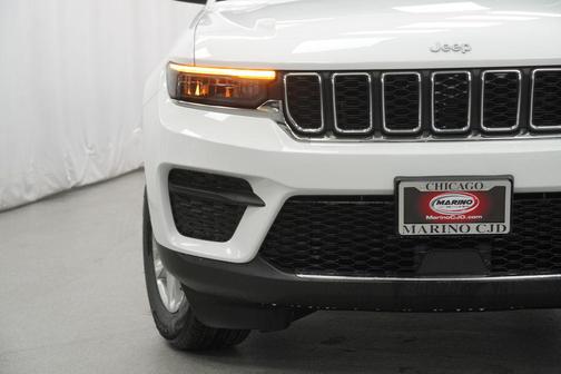 Bright White Clearcoat 2026 Jeep Grand Cherokee Altitude
