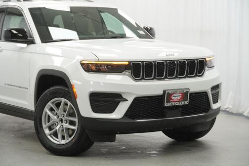 Bright White Clearcoat 2026 Jeep Grand Cherokee Altitude