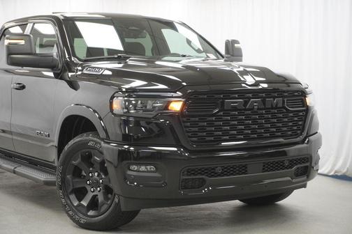 Diamond Black Crystal Pearlcoat 2025 RAM 1500 Big Horn/Lone Star