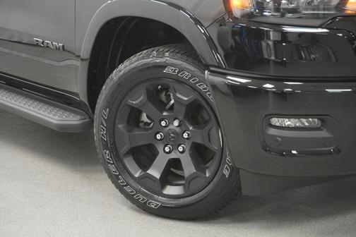 Diamond Black Crystal Pearlcoat 2025 RAM 1500 Big Horn/Lone Star