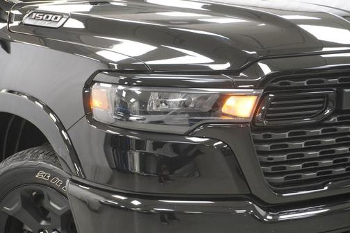 Diamond Black Crystal Pearlcoat 2025 RAM 1500 Big Horn/Lone Star