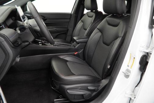 Bright White Clearcoat 2026 Jeep Compass Latitude