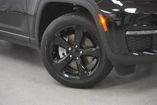 Diamond Black Crystal Pearlcoat 2024 Jeep Grand Cherokee L Limited