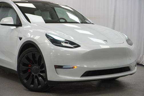 Pearl White Multi-Coat 2024 Tesla Model Y Performance Dual Motor All-Wheel Drive