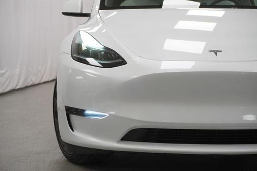 Pearl White Multi-Coat 2024 Tesla Model Y Performance Dual Motor All-Wheel Drive