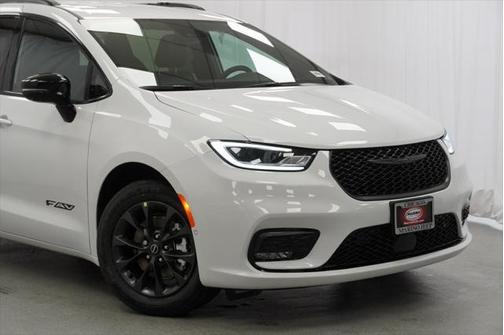 2025 Chrysler Pacifica L