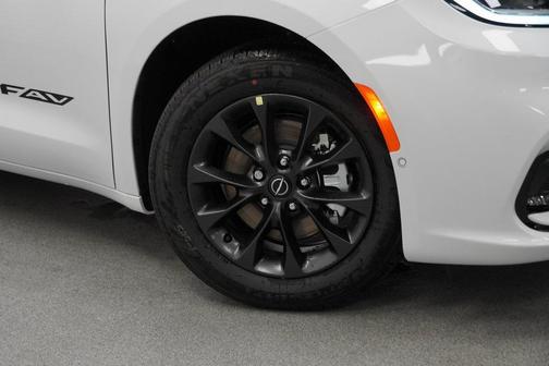 2025 Chrysler Pacifica L