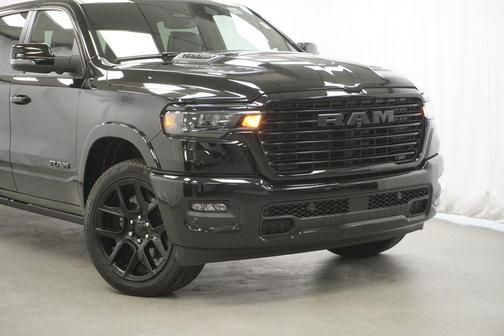 Diamond Black Crystal Pearlcoat 2025 RAM 1500 Laramie