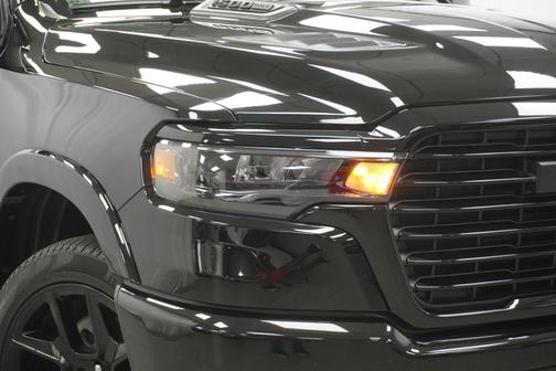 Diamond Black Crystal Pearlcoat 2025 RAM 1500 Laramie