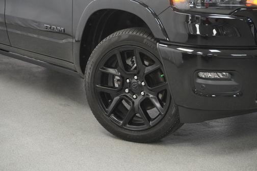 Diamond Black Crystal Pearlcoat 2025 RAM 1500 Laramie