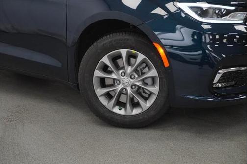 2025 Chrysler Pacifica L