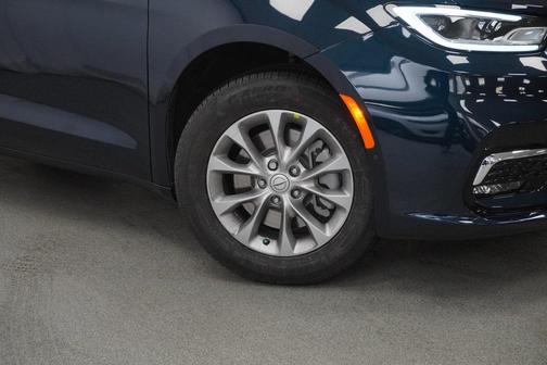 2025 Chrysler Pacifica L