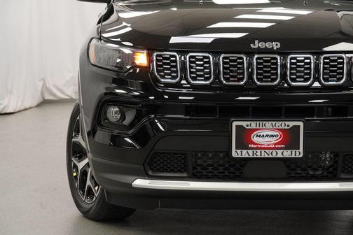 Diamond Black Crystal Pearlcoat 2026 Jeep Compass Limited